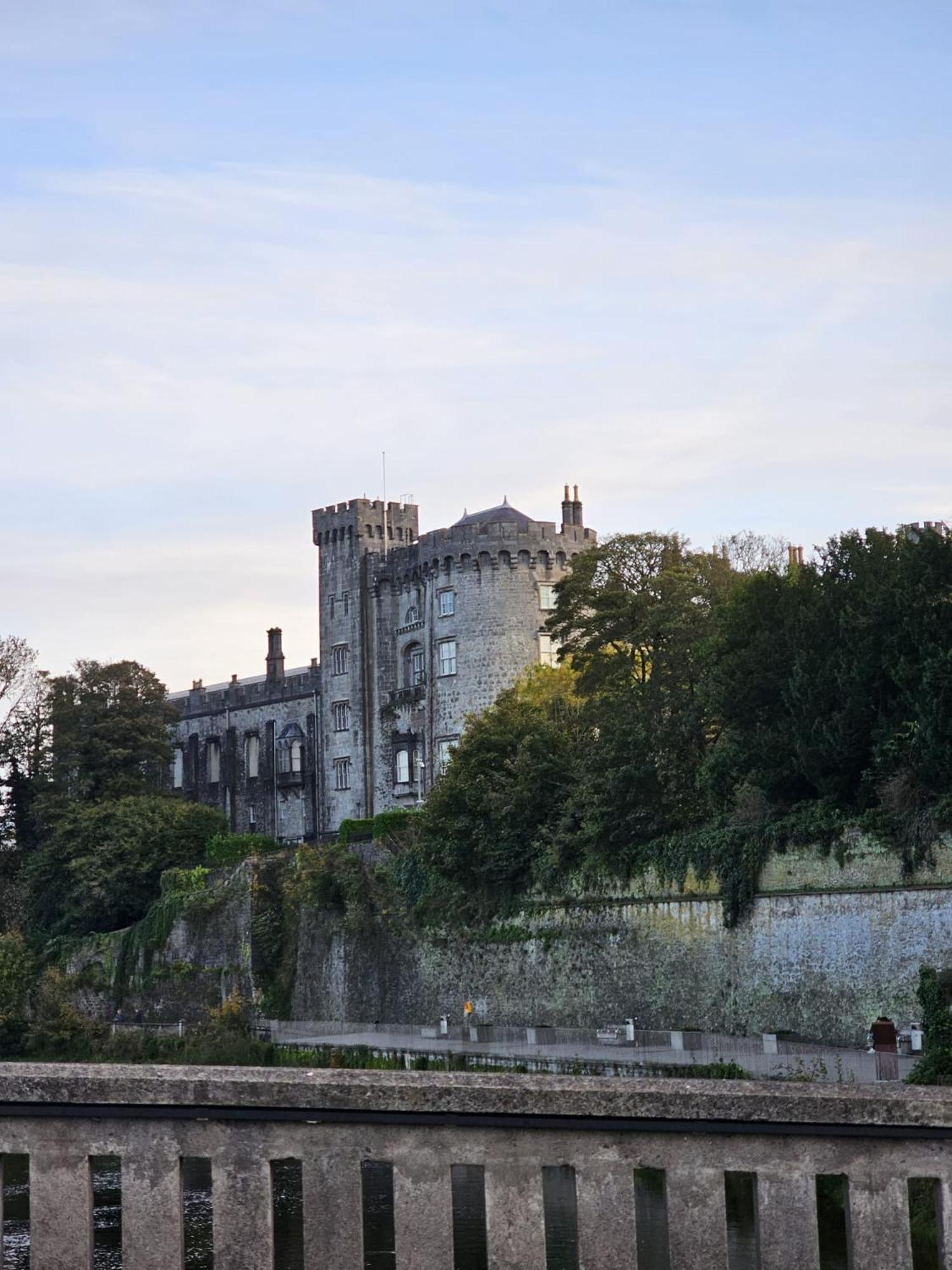 Cozy 2 Bedroom Apartment Kilkenny Exterior photo